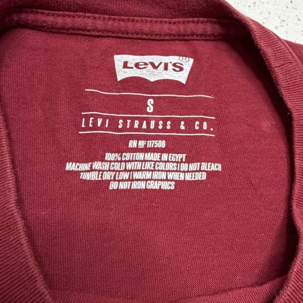 Levis Mens Long Sleeve Graphic Tee Burgundy Red Batwing Logo Shirt Small